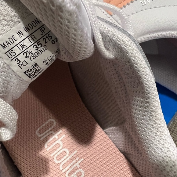 Adidas girls sneakers size 3 brand new. White and peach. - Picture 9 of 13